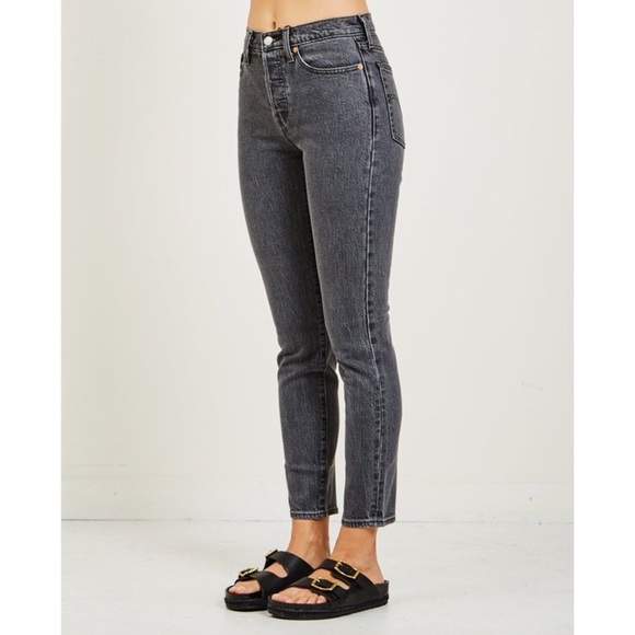 Levi's Wedgie Icon Fit Jeans in Bite My Dust - Picture 2 of 16